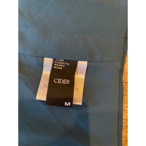 Cider Solid V-Wire Crop Tank Top Blue Medium - Picture 7 of 7